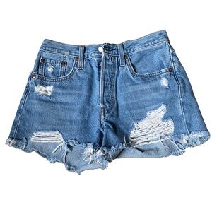 Light wash Levi’s 501 Shorts